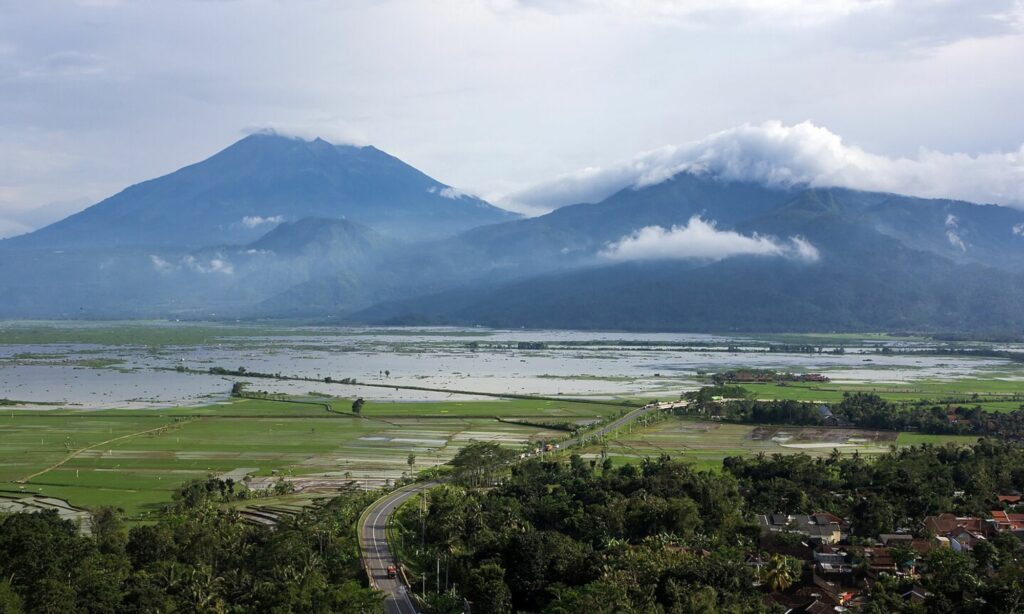 7 Sisi Gelap Gunung Telomoyo yang Belum Disadari Banyak Orang Mojok.co