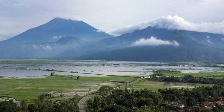 7 Sisi Gelap Gunung Telomoyo yang Belum Disadari Banyak Orang Mojok.co