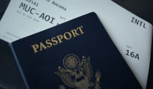 Pemegang Paspor Indonesia Memang Harus Siap Sengsara di Luar Negeri