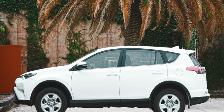 Kenapa Mobil Mahal kayak Pajero Fortuner Jarang Menempelkan Stiker Happy Family? Apa Keluarga Mereka Nggak Bahagia?