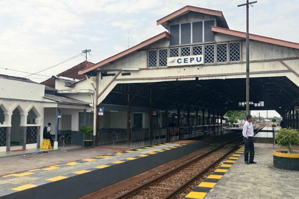 Stasiun Cepu Blora, Stasiun Kecil di Jalur Pantura Timur yang Nggak Bisa Disepelekan