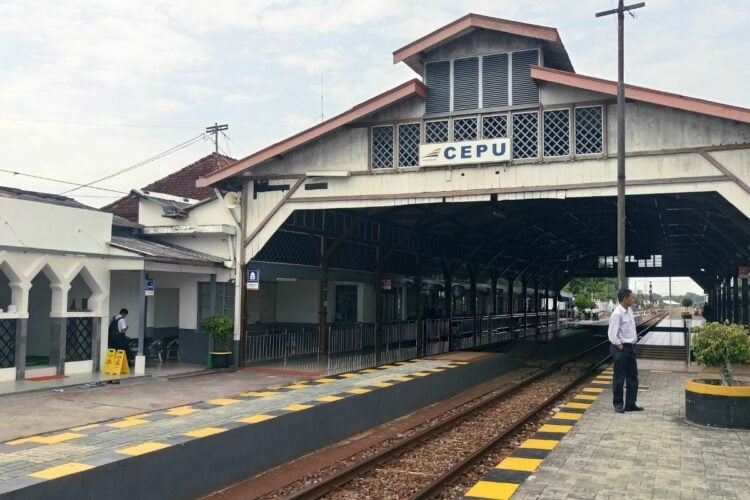 Stasiun Cepu Blora, Stasiun Kecil di Jalur Pantura Timur yang Nggak Bisa Disepelekan