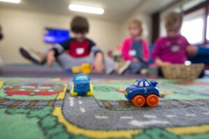 Menitipkan Anak di Daycare Bisa Jadi Solusi buat Working Mom, tapi Perlu Waspada Memilih yang Tepat