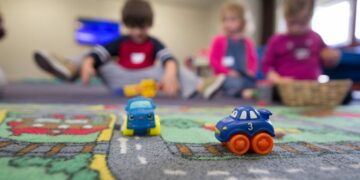 Menitipkan Anak di Daycare Bisa Jadi Solusi buat Working Mom, tapi Perlu Waspada Memilih yang Tepat