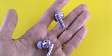 TWS Memang Kelihatan Canggih dan Kekinian, tapi Nggak Semua Orang Cocok Memakainya