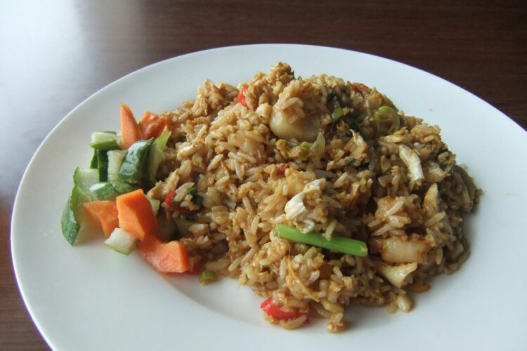 Acar Adalah Sebaik-baiknya Pendamping Nasi Goreng, tapi Kamu Masih Mempertanyakan Fungsinya?