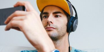 Laki-Laki Memang Nggak Mempan Dikasih Drakor, Mereka Lemah di Hadapan Dracin