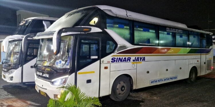 Geliat PO Sinar Jaya di Tengah Panasnya Kompetisi Bus Muria Raya (Foto milik penulis)
