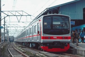 KRL Jabodetabek Bikin Iri Pekerja yang PP Jombang-Surabaya Naik Commuter Line Dhoho Setiap Hari