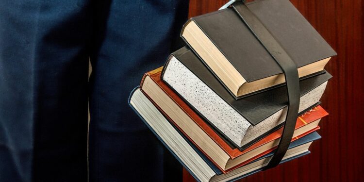 Dosen Numpang Nama di Jurnal, Vampir Akademik Pengisap Darah Mahasiswa yang Banting Badan demi Kelulusan