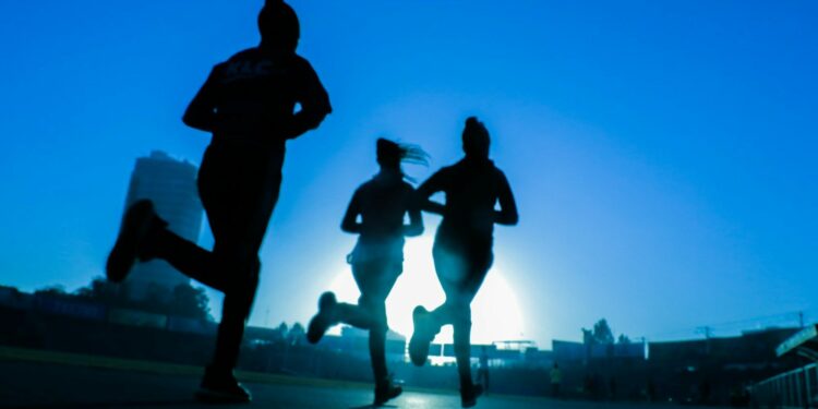 4 Event Lari dengan Desain Medali Paling Estetik, Bikin Foto-foto Makin Ciamik Mojok.co