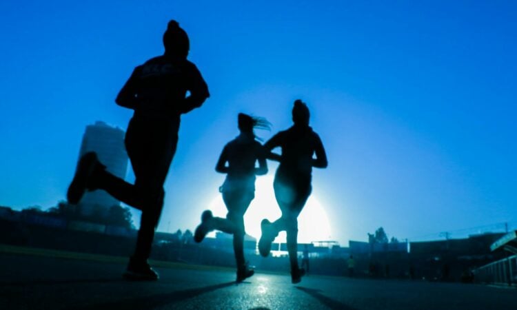 4 Event Lari dengan Desain Medali Paling Estetik, Bikin Foto-foto Makin Ciamik Mojok.co