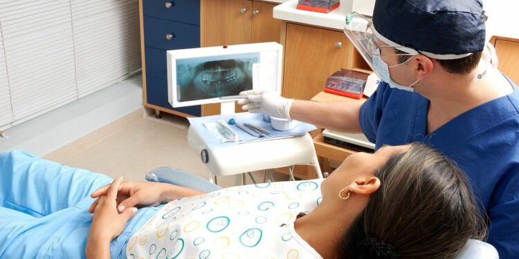 Serba-serbi Implan Gigi, Pengobatan Gigi yang Mahalnya Naudzubillah, tapi Kualitasnya Nggak Bisa Diragukan