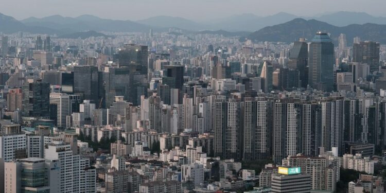 Sisi Gelap Kerja di Korea Selatan: Gaji Besar tapi Hak-hak Lain Tergadaikan  
