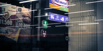 5 Jajanan Anak Indomaret yang Bikin Anak Merengek, Kinder Joy Bukan Satu-satunya! alfamart toilet indomaret, spbu