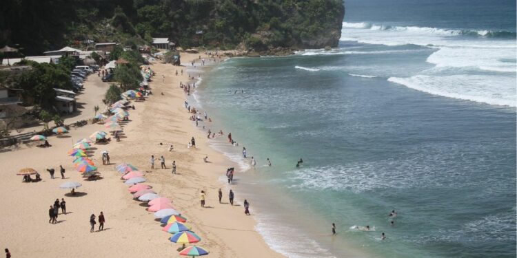 Pantai Gunungkidul (Memang) Menawan, tapi Menyimpan Bahaya yang Nggak Boleh Disepelekan oantai di gunungkidul