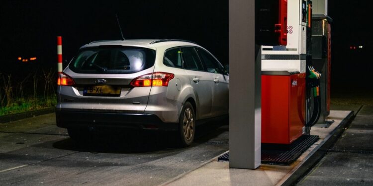 Yang Paling Menderita dari Kasus Pertamax Oplosan Adalah Warga Kabupaten, sebab Tak Bisa Beralih ke SPBU Swasta