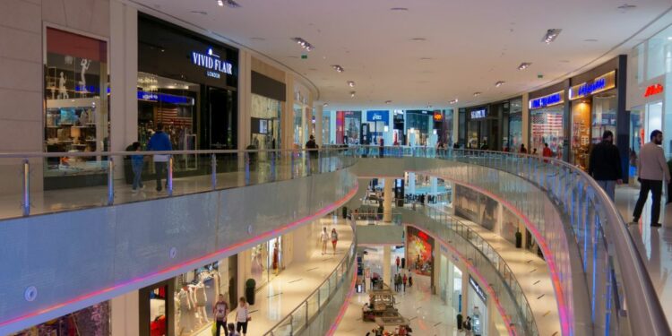 Membayangkan Nasib Warga Surabaya Tanpa Royal Plaza Surabaya