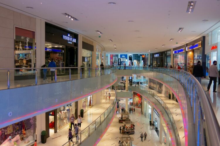 Membayangkan Nasib Warga Surabaya Tanpa Royal Plaza Surabaya