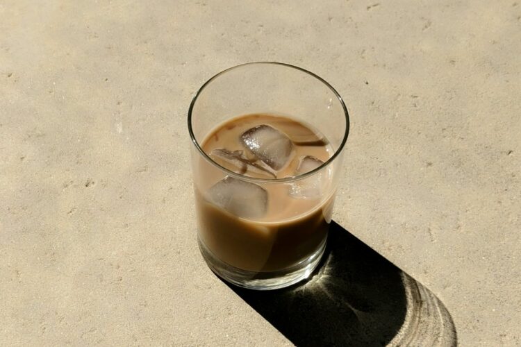 Jangan Remehkan Es Kopi Sachet Warmindo karena Lebih Enak dari Es Kopi Susu ala Kafe