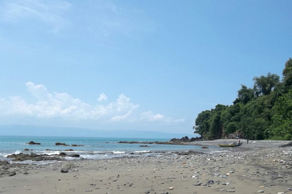 Pantai Pelabuhan Ratu Sukabumi Potensial, tapi Malah Kumuh dan Nggak Terawat