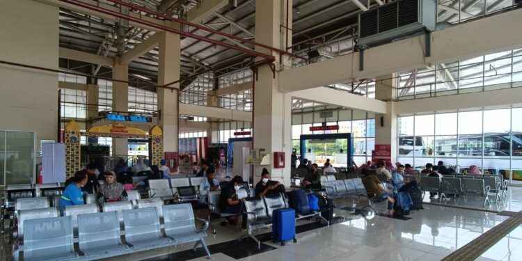 5 Panduan Naik Bus Pertama Kali dari Terminal Pulo Gebang Jakarta Timur