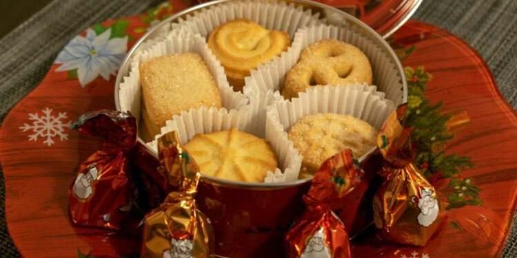 Rekomendasi Kue Kaleng yang Isinya Nggak Bikin Sakit Hati. Beneran Penuh, Cuy!