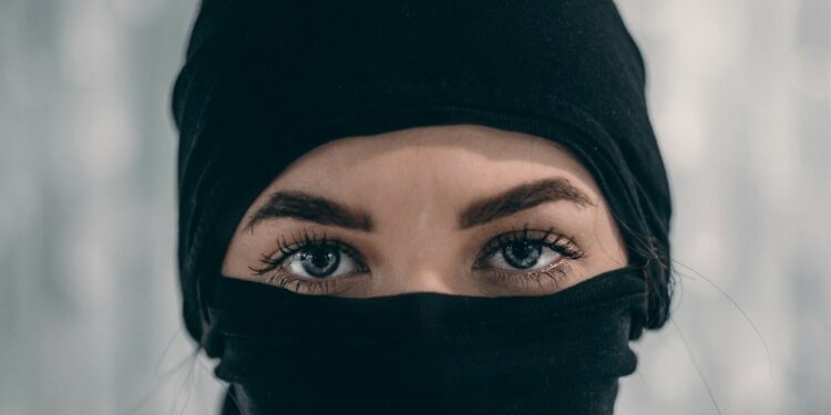 Rae Lil Black Sudah Masuk Islam, Kalian Kapan Tobat? (Pexels)