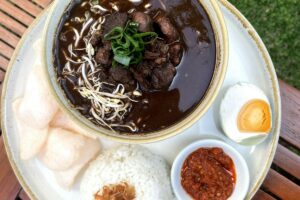4 Hal yang Membuat Saya Sangat Kecewa dengan Rawon Jogja karena Menyalahi Kodratnya Sebagai Kuliner Jawa Timur