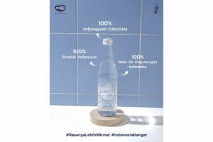 RON88: Air Mineral Kemasan Botol Kaca yang Harganya Nggak Bikin Meronta. Cocok untuk Acara Pejabat!   