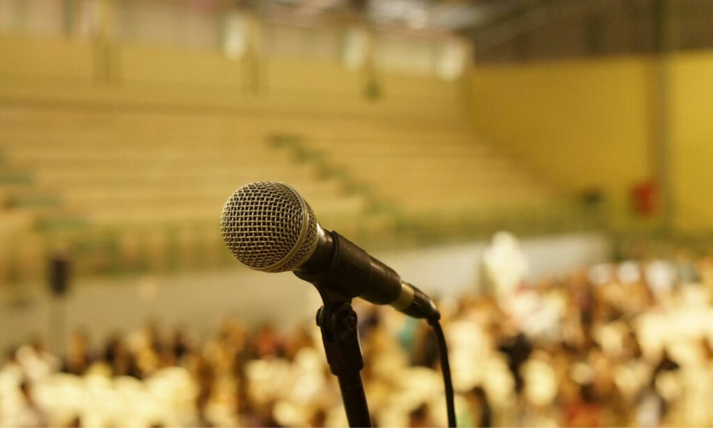 Komentar Jelek Pejabat Bikin Hidup Orang Indonesia Tambah Suram Mojok.co