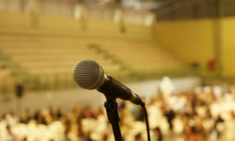 Komentar Jelek Pejabat Bikin Hidup Orang Indonesia Tambah Suram Mojok.co