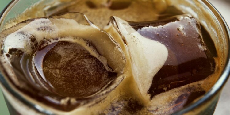 Alasan Saya Lebih Memilih Ngopi dengan Good Day Saset daripada Good Day Botol Mojok.co