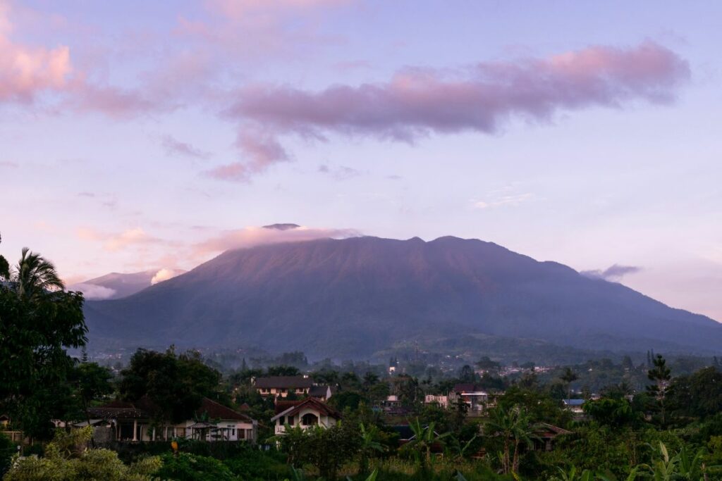 Cinta dan Benci pada Gunung Pangrango: Gunung yang Diabadikan Gie dalam Puisi Kini Menjadi Tempat yang Saya "Benci"