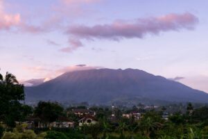 Cinta dan Benci pada Gunung Pangrango: Gunung yang Diabadikan Gie dalam Puisi Kini Menjadi Tempat yang Saya “Benci”