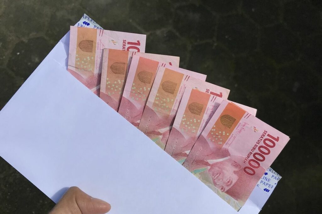 3 Alasan Kenapa Mahasiswa Jauh Lebih Pantas dan Harus Dikasih THR daripada Anak-anak