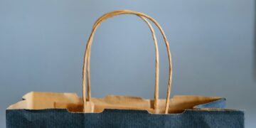 5 Barang dan Jasa yang Tidak Pernah Saya Sangka Dijual di Shopee Mojok.co