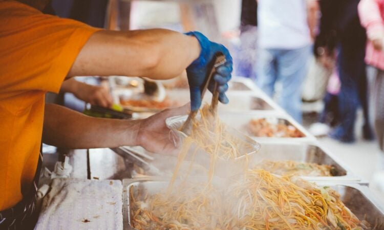 Jalan Persatuan UGM Surganya Kuliner, tapi Neraka bagi Pengendara dan Pejalan Kaki Mojok.co