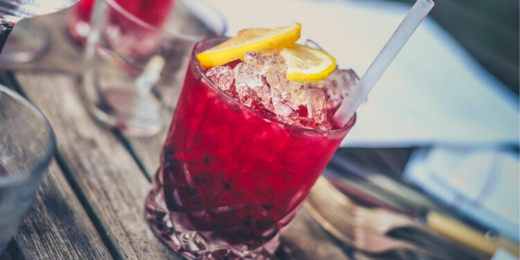 5 Kasta Sirup Indomaret Paling Segar yang Cocok Disuguhkan Saat Lebaran Mojok.co