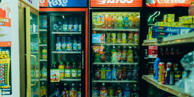 5 Barang yang Cuma Ada di Warung Madura, Indomaret dan Alfamart Nggak Jual Mojok.co