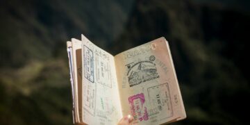 Kekuatan Paspor Malaysia Bikin Iri Pemegang Paspor Indonesia yang “Memble” Mojok.co