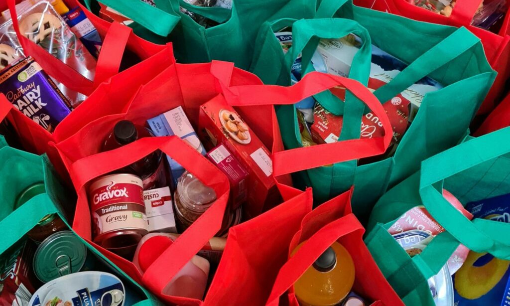 5 Barang yang Sebaiknya Jangan Dijadikan Hampers Lebaran Mojok.co