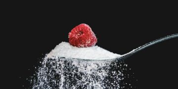 4 Rekomendasi Gula Pasir Terbaik Nggak Bikin Gatal Tenggorokan Mojok.co