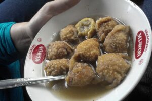 Dilema Pedagang Cuanki di Bulan Puasa: Siang Sepi, Maghrib Kalah sama Kolak!
