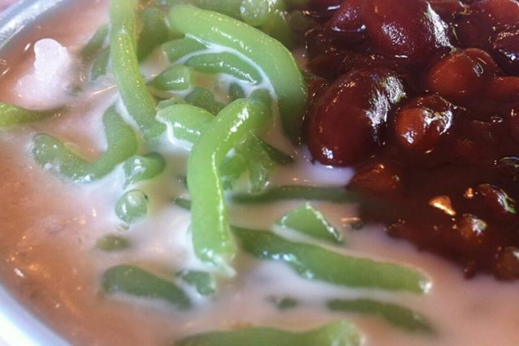 Es Dawet Bu Yuni, Primadona Wong Ponorogo, Legenda Kesegaran yang Tak Lekang oleh Waktu