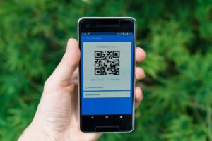 Gebrakan Baru Tukang Parkir Purwokerto, Sekarang Nyodorin Barcode QRIS, Purwokerto (Makin) Berhenti Nyaman!