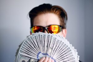 4 Hal Nggak Enaknya Punya Saudara Crazy Rich: Dikira Hidup Serba Mudah hingga Diremehkan kalau Nggak Jadi Siapa-siapa