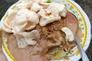 Ketoprak Indomie, Perpaduan Kuliner yang Gagal di Lidah dan Bikin Begah