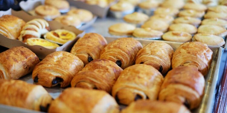 Aturan Tidak Tertulis Saat Jajan Pertama Kali di Holland Bakery yang Perlu Diketahui