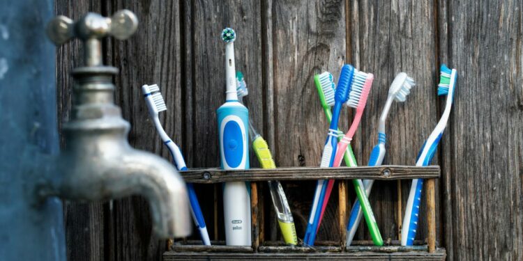 5 Rekomendasi Sikat Gigi Lembut dan Nggak Bikin Gusi Sakit